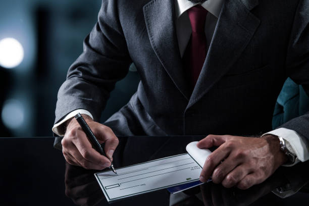 Before Choosing Cheque Bounce Lawyers in Delhi, Here Are a Few Things Worth Checking